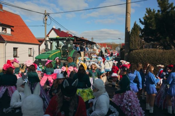 mittel-2026-02-15-rkg-karnevalsumzug-00-01031F3CB42-BA0E-9D16-E0FE-EFD275DCF6EC.jpeg