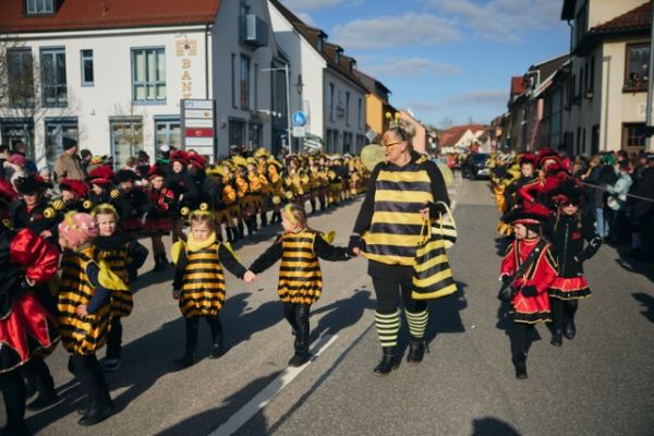 mittel-2026-02-15-rkg-karnevalsumzug-01-034E751E8E9-1A97-F3D7-CB85-FED12F69564D.jpeg