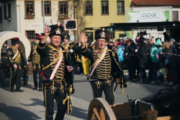 mittel-2026-02-15-rkg-karnevalsumzug-01-0688df3cb2a-c1d0-a9c1-1c09-c336ffaf0e8b6CCA9C2C-0D45-ED41-217F-D578075D50A2.jpeg