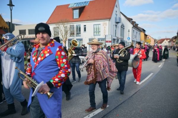mittel-2026-02-15-rkg-karnevalsumzug-01-085D783E2B7-EF9C-19A2-4041-21C1672E5939.jpeg
