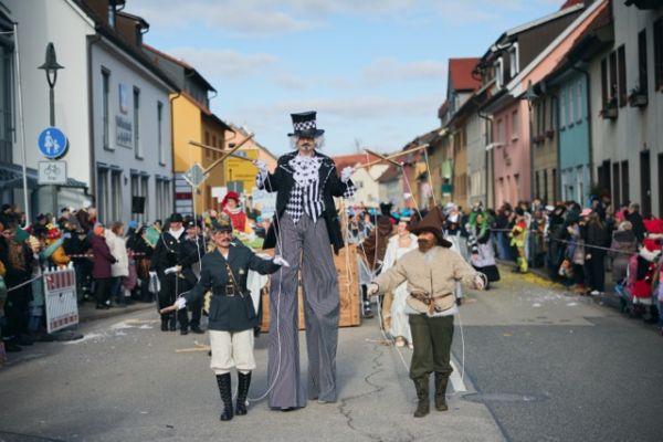 mittel-2026-02-15-rkg-karnevalsumzug-01-094827E5977-9DB8-40F8-B979-4F1802B6F7B7.jpeg