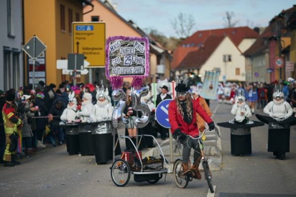 mittel-2026-02-15-rkg-karnevalsumzug-01-134f7de6177-10da-1462-e9c6-24ccddc899077705F80A-C948-0EDC-611B-D54D1E181BF0.jpeg