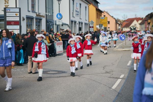 mittel-2026-02-15-rkg-karnevalsumzug-01-153121E0474-632B-4193-BBDA-39718B3D99DC.jpeg