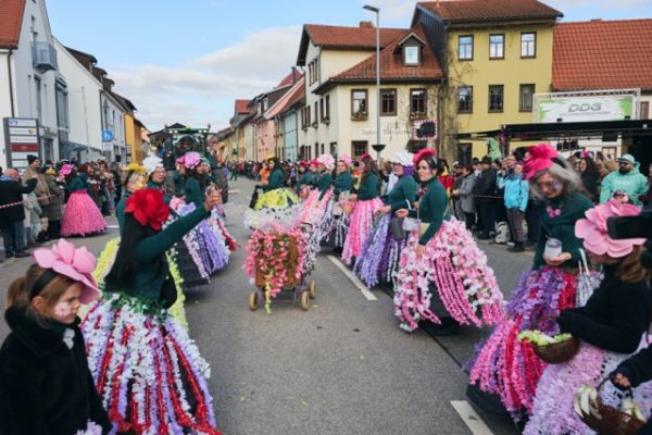 mittel-2026-02-15-rkg-karnevalsumzug-01-175969717a9-fbd6-6112-4332-9f491e9a9faf0202A247-FFDA-6F26-BF35-1C1565256698.jpeg