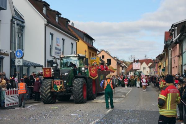 mittel-2026-02-15-rkg-karnevalsumzug-01-194BED2FCC0-DE0C-0DF2-922D-5E678AB47789.jpeg