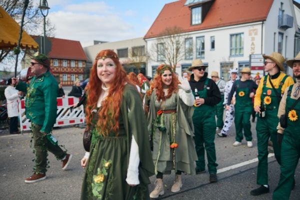 mittel-2026-02-15-rkg-karnevalsumzug-01-218bd9d30d8-865b-ad05-ab13-6a7b889f4e6b1771FDE1-7820-F0ED-045C-FDBF5BF1E11A.jpeg