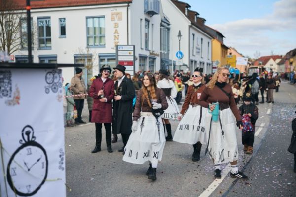mittel-2026-02-15-rkg-karnevalsumzug-01-2379bd5cd5d-6fd6-96ff-55c0-6ef08010a62916DADADA-3654-9AFC-F1F1-21B5C30C7822.jpeg