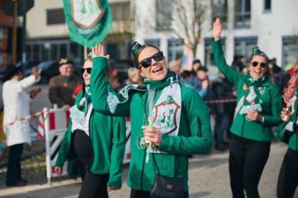 mittel-2026-02-15-rkg-karnevalsumzug-01-2677017b3f0-bc07-95b0-a303-8d6af3e949c2420F5E52-282E-1CFD-1E80-1D1B7F4CF2E0.jpeg