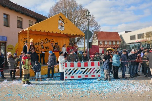 mittel-2026-02-15-rkg-karnevalsumzug-01-30492359BB4-3BB0-3311-D249-A0746CA57E08.jpeg